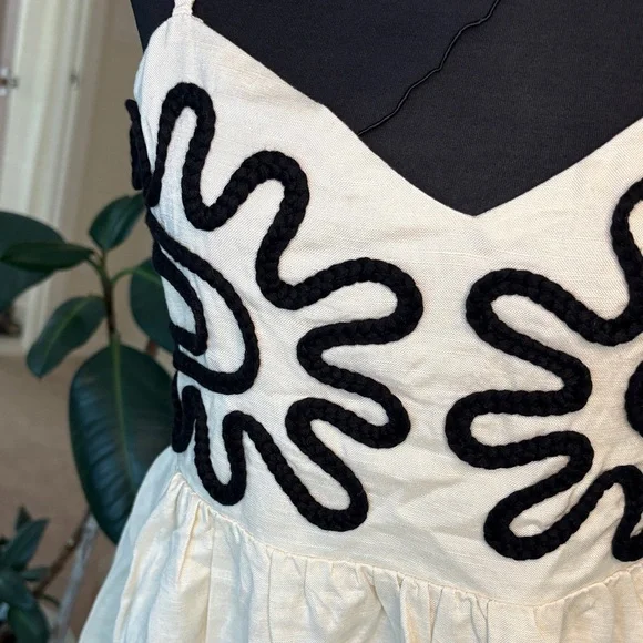 Elegant Cream and Black Mini Dress - Picture 2 of 7